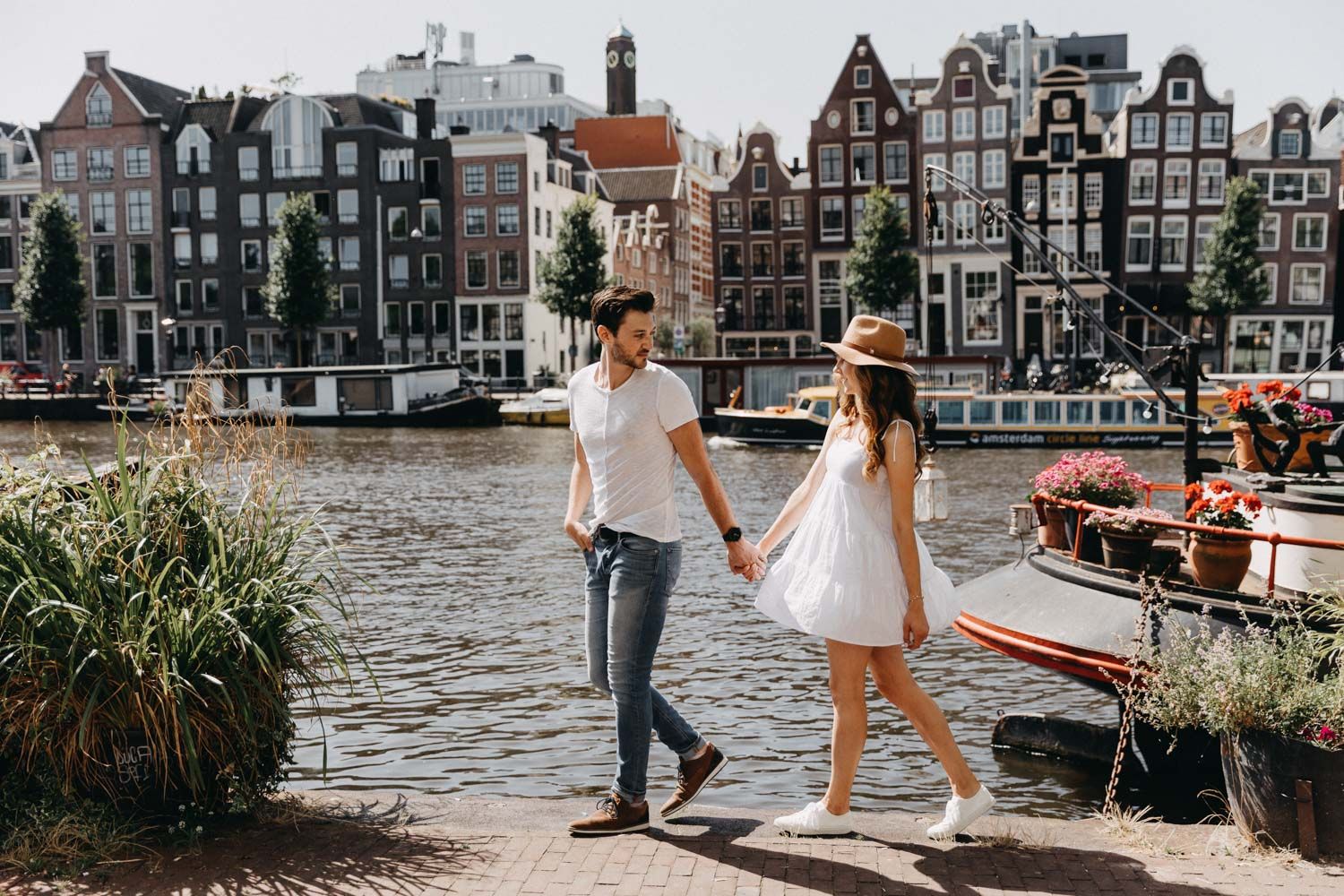 Happy couple celebrates St. Valentine's in Amsterdam 